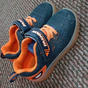 Size 11 Spiderman rechargeable shoes